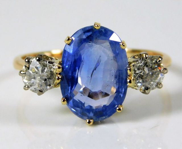 18ct gold ring set with natural unheated Ceylon sapphire of 3.5ct SOLD £1100