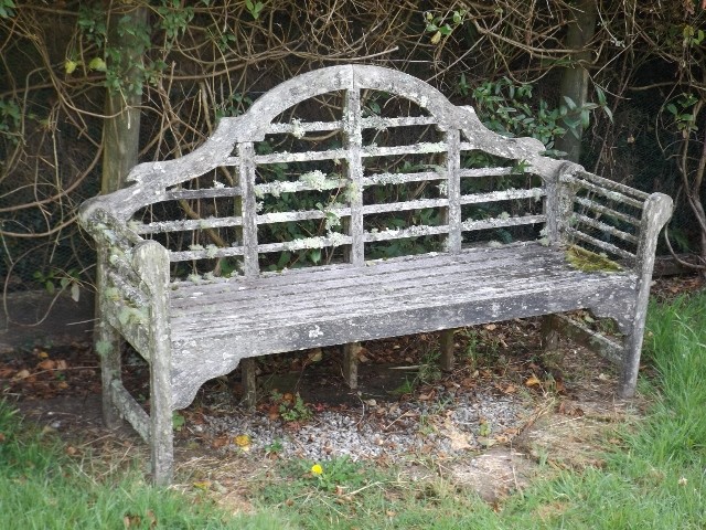 A Lutyens garden bench £290