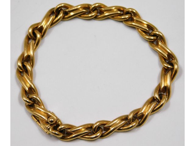 A French 18ct gold heavy gauge bracelet 7.5in long, 34.6g SOLD £1150