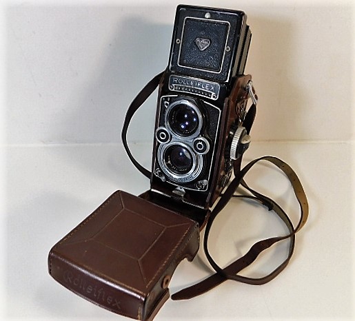 A Rolleiflex DBP 3.5F DBGM Franke & Heidecke syncro-compur twin lens camera, serial number 2236692 SOLD £460
