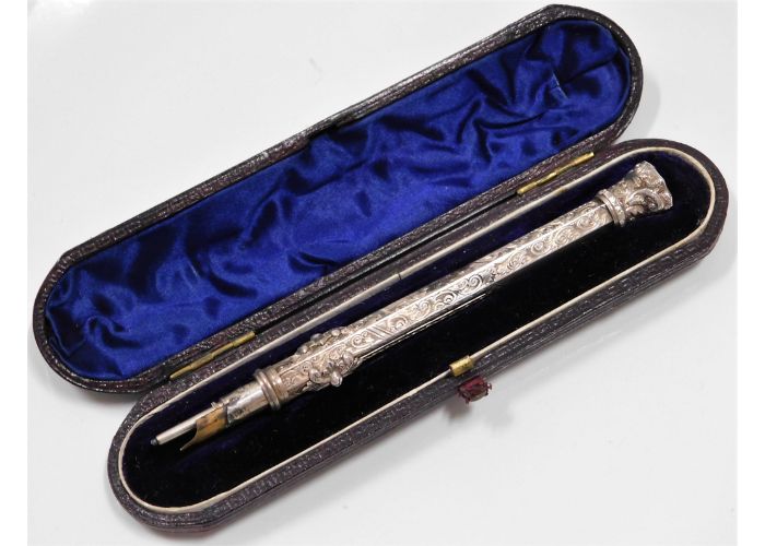 An 1888 cased Victorian silver self propelling ink pen & pencil by Joseph Aldman with blood stone seal, approx. 24.9g SOLD £130