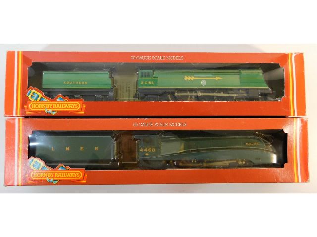 Two boxed 00 gauge Hornby model trains R866 SR 4-6-2 loco 'Fighter Pilot' & R327 LNER 4-6-2 loco Mallard SOLD £95